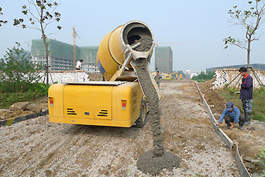Hamac self-loading mobile concrete mixer