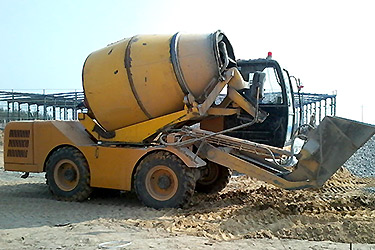 Hamac self-loading mobile concrete mixer